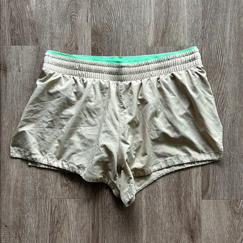 Fabletics Breath Mid Rise Run Shorts Khaki Green Pop Size‎ Large